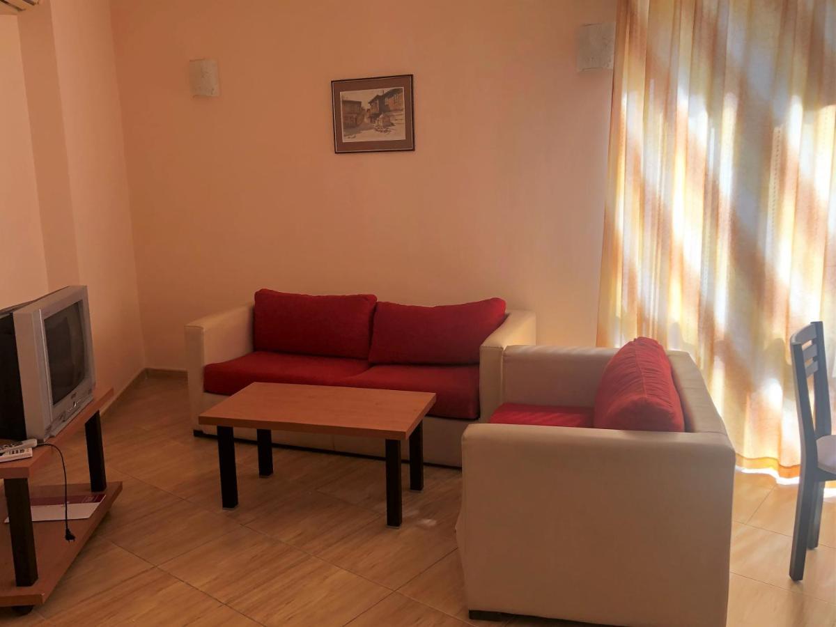 Complex Golden Dreams Aparthotel Pantai Sunny Bagian luar foto