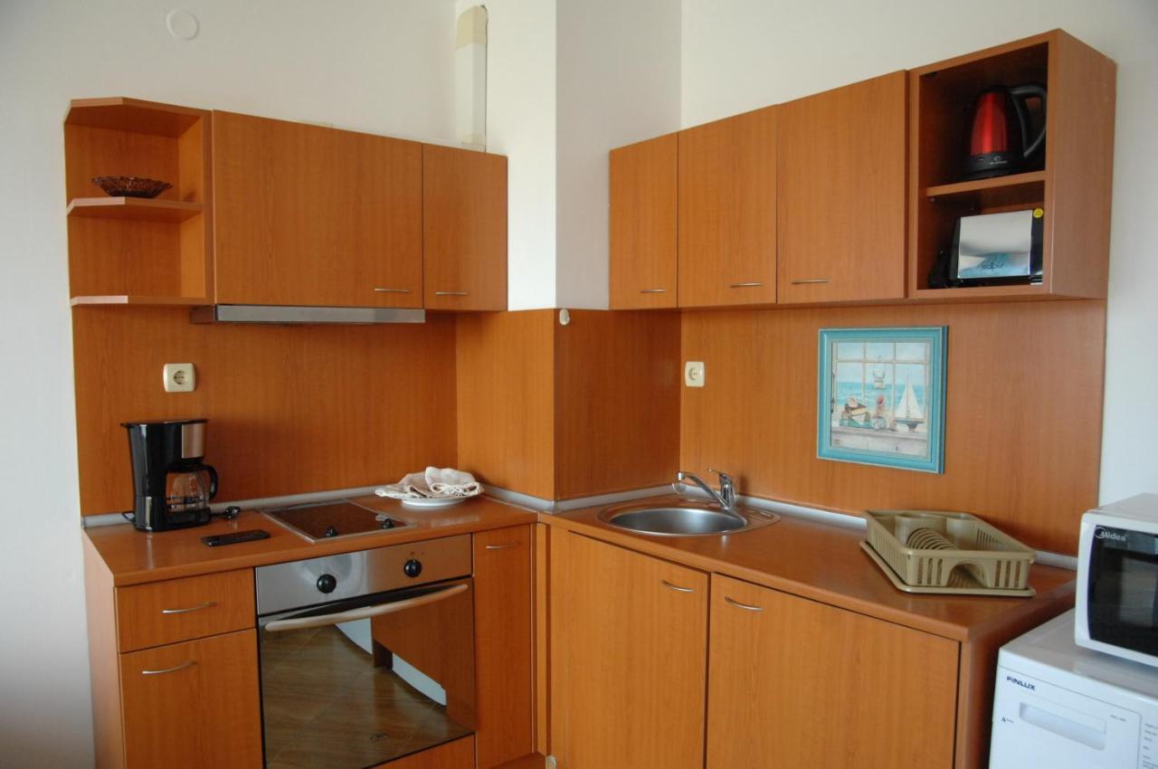 Complex Golden Dreams Aparthotel Pantai Sunny Bagian luar foto