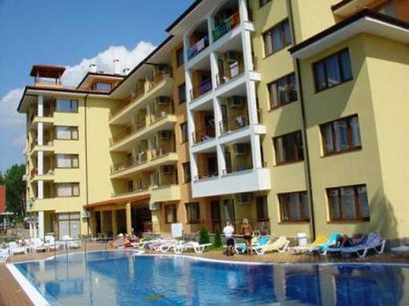 Complex Golden Dreams Aparthotel Pantai Sunny Bagian luar foto