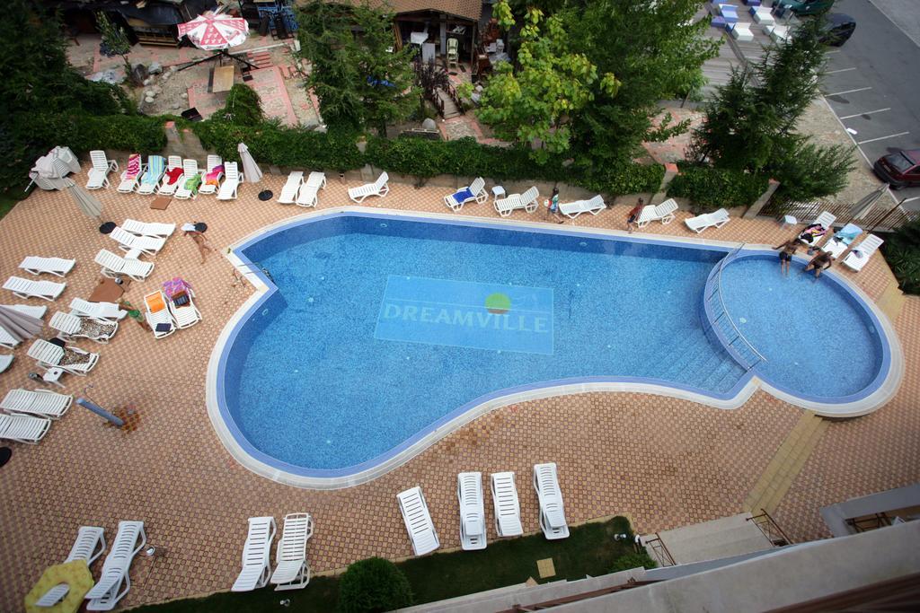 Complex Golden Dreams Aparthotel Pantai Sunny Bagian luar foto