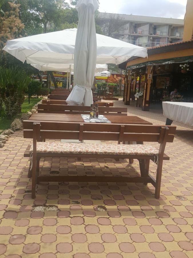 Complex Golden Dreams Aparthotel Pantai Sunny Bagian luar foto