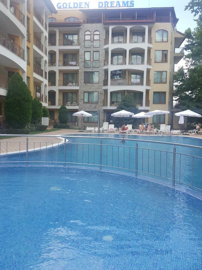 Complex Golden Dreams Aparthotel Pantai Sunny Bagian luar foto
