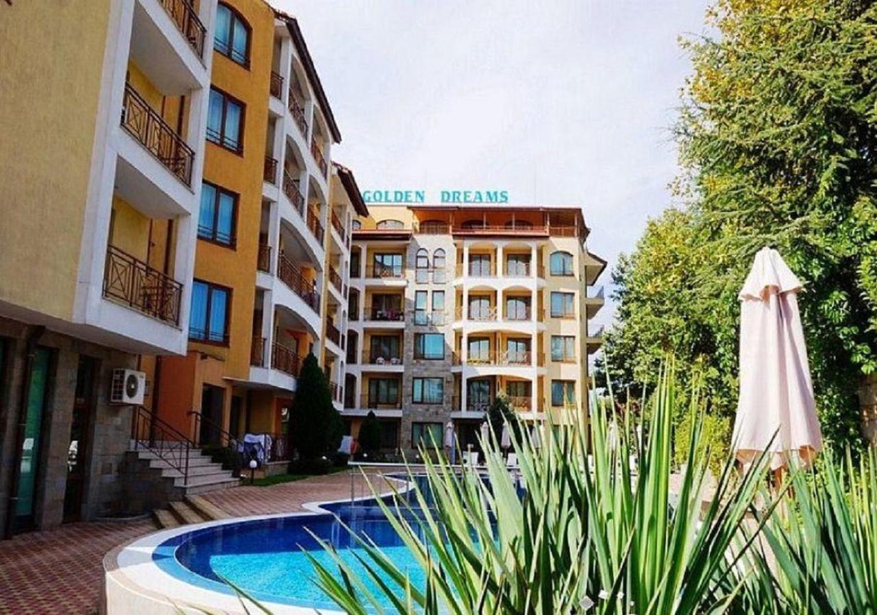 Complex Golden Dreams Aparthotel Pantai Sunny Bagian luar foto