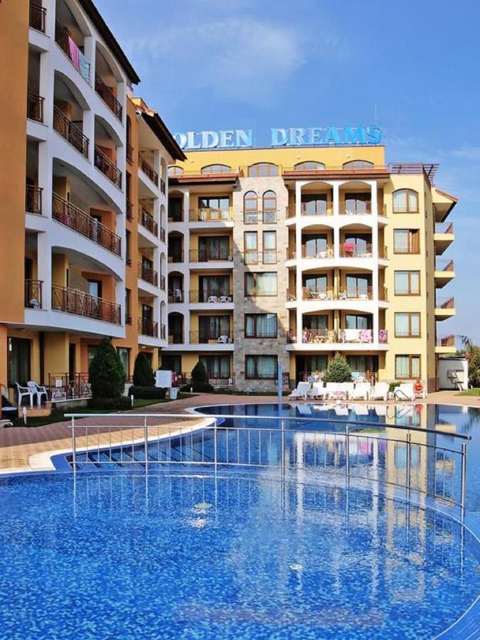 Complex Golden Dreams Aparthotel Pantai Sunny Bagian luar foto
