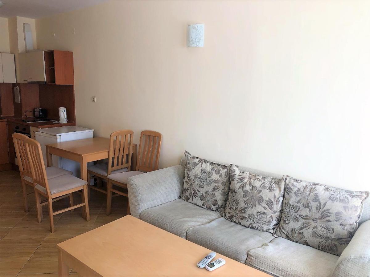 Complex Golden Dreams Aparthotel Pantai Sunny Bagian luar foto