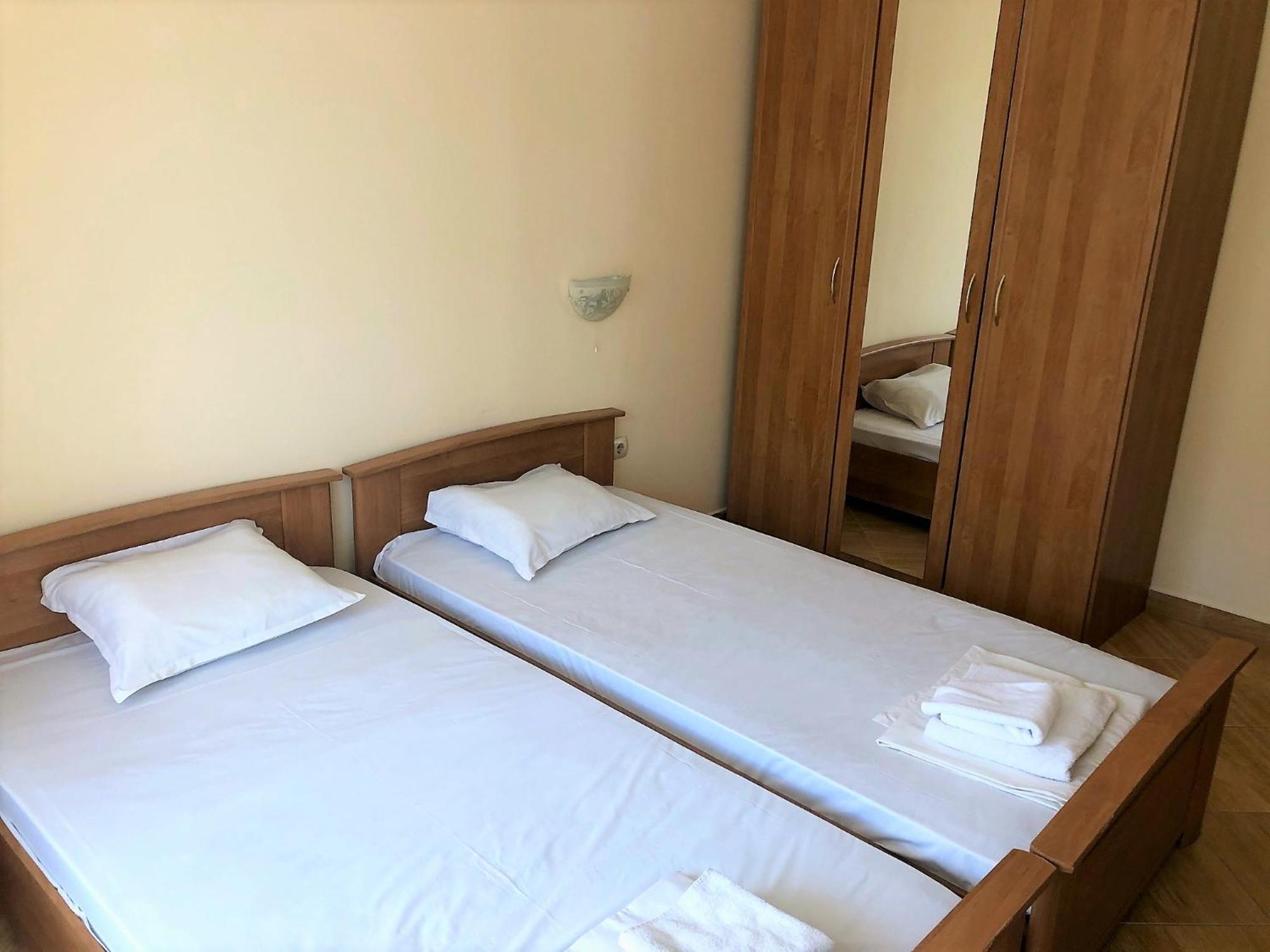 Complex Golden Dreams Aparthotel Pantai Sunny Bagian luar foto
