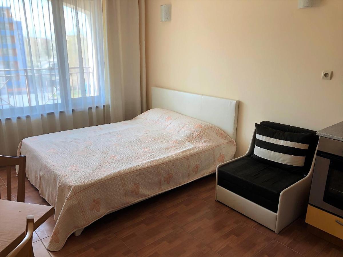 Complex Golden Dreams Aparthotel Pantai Sunny Bagian luar foto